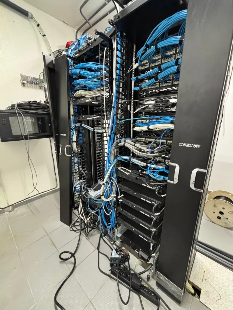 Racks de comunicaciones del sistema