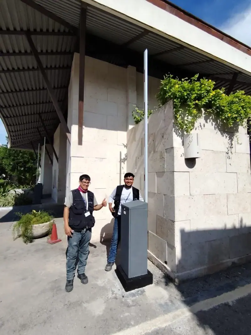Barrera vehicular instalada y probada