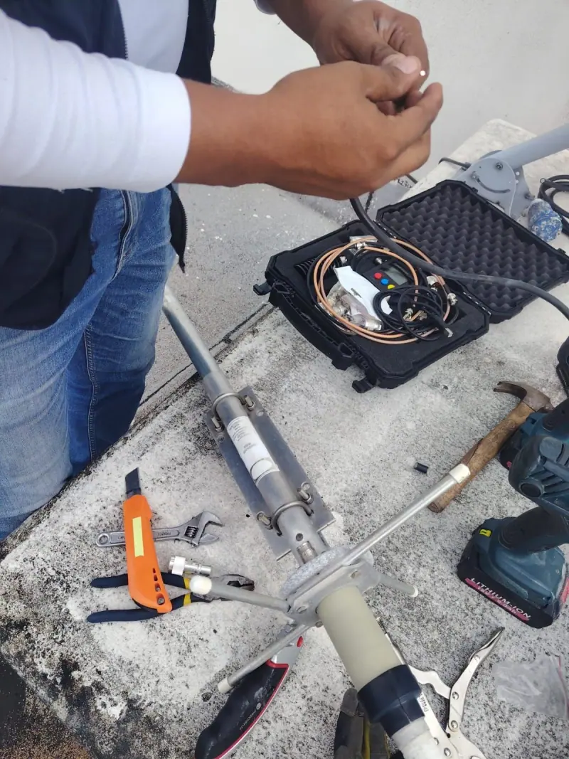 Armado de la antena con su línea de transmisión