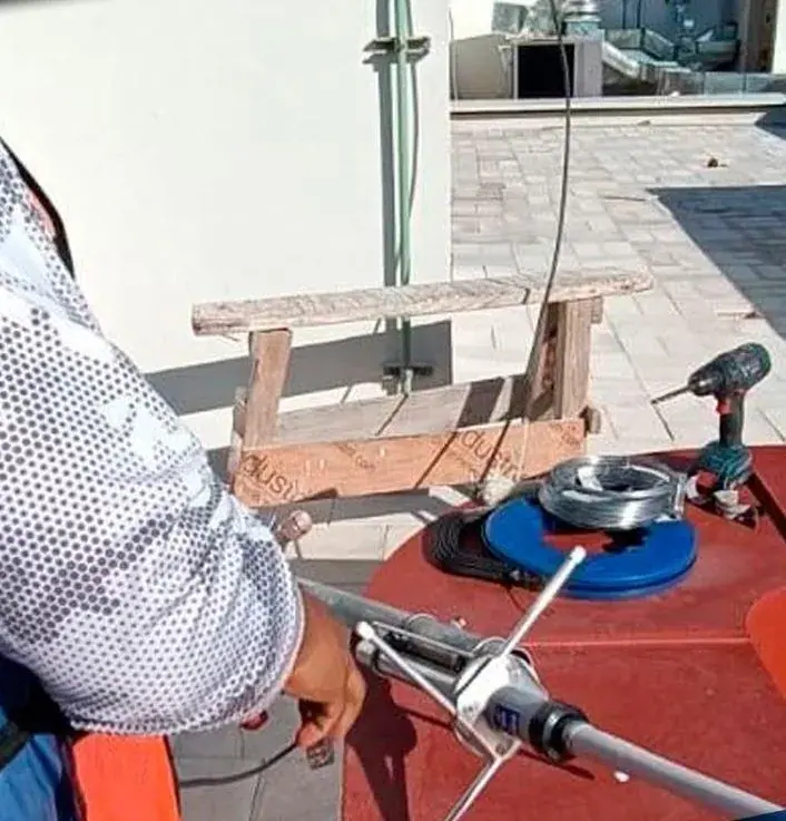 Armado de la base de la antena en azotea